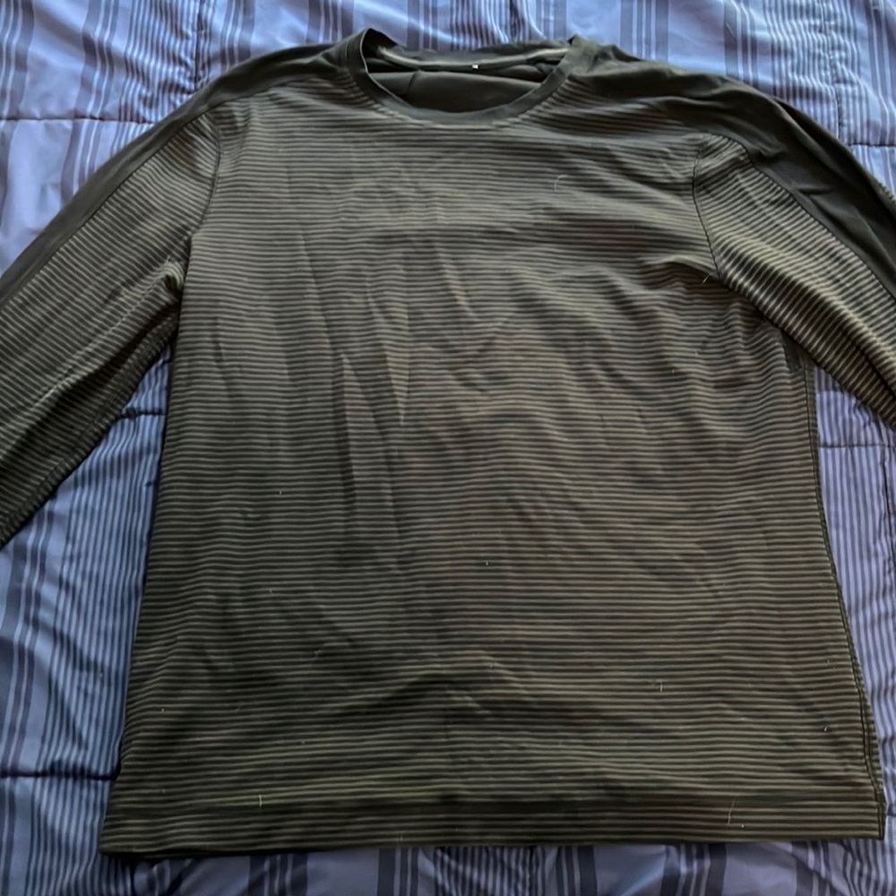 Men’s L lululemon black/grey sweater